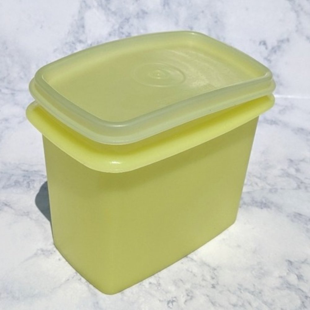 Vintage Tupperware Shelf Saver with Lid